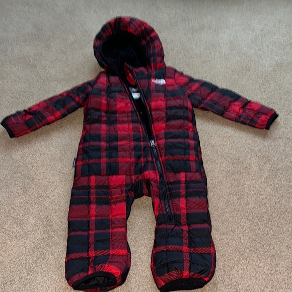 The North Face snow suit - Picture 1 of 10